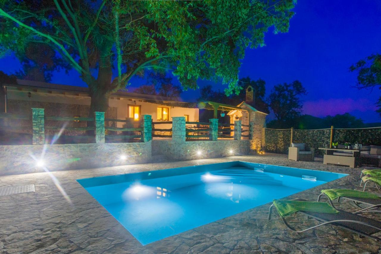 Luxury House Ivan With 4 Bedrooms Divojevici Exterior photo