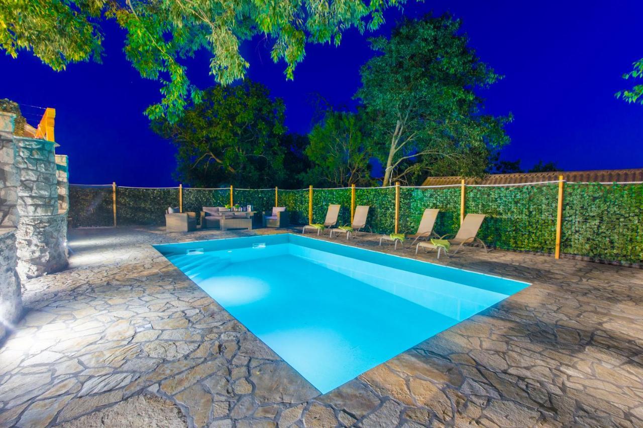 Luxury House Ivan With 4 Bedrooms Divojevici Exterior photo